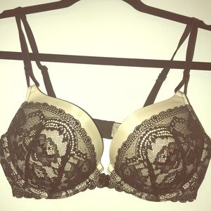 Victoria’s Secret Bombshell Miraculous Plunge 34C